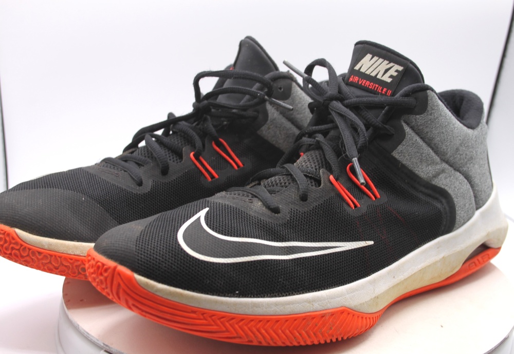 Nike Air Versitile II Shoes Mens Size 11 Black Basketball Sneakers 921692-006